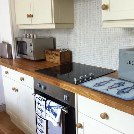 Harbour Retreat - Entire In The Beautiful Old Town Of Harbour Apartment *