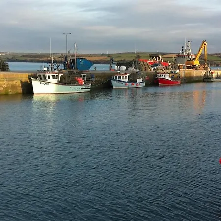 Harbour Retreat - Entire In The Beautiful Old Town Of Harbour Apartment Padstow