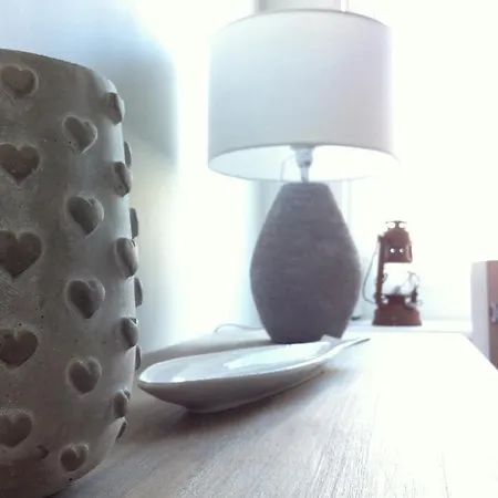 Apartment Harbour Retreat - Entire In The Beautiful Old Town Of Harbour