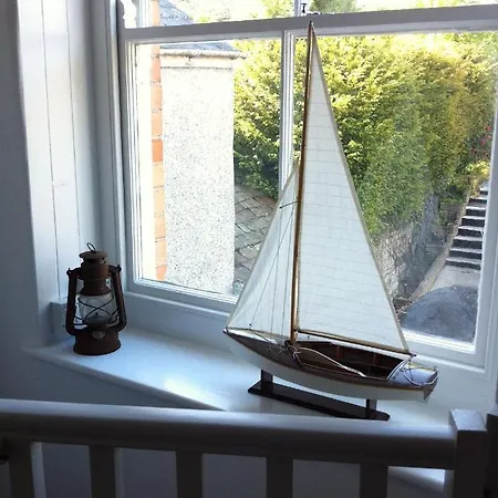 Apartment Harbour Retreat - Entire In The Beautiful Old Town Of Harbour